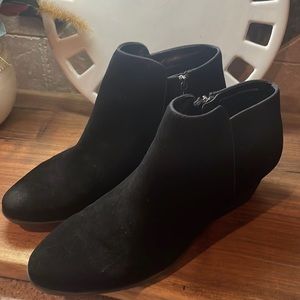 BLONDO Suede Distressed Accents Boots - 10